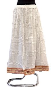 Bollywoodská sukně se zadrosi okrajem bílá suk5888